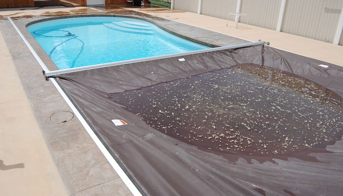 Cómo limpiar el fondo de una piscina sin limpiafondos